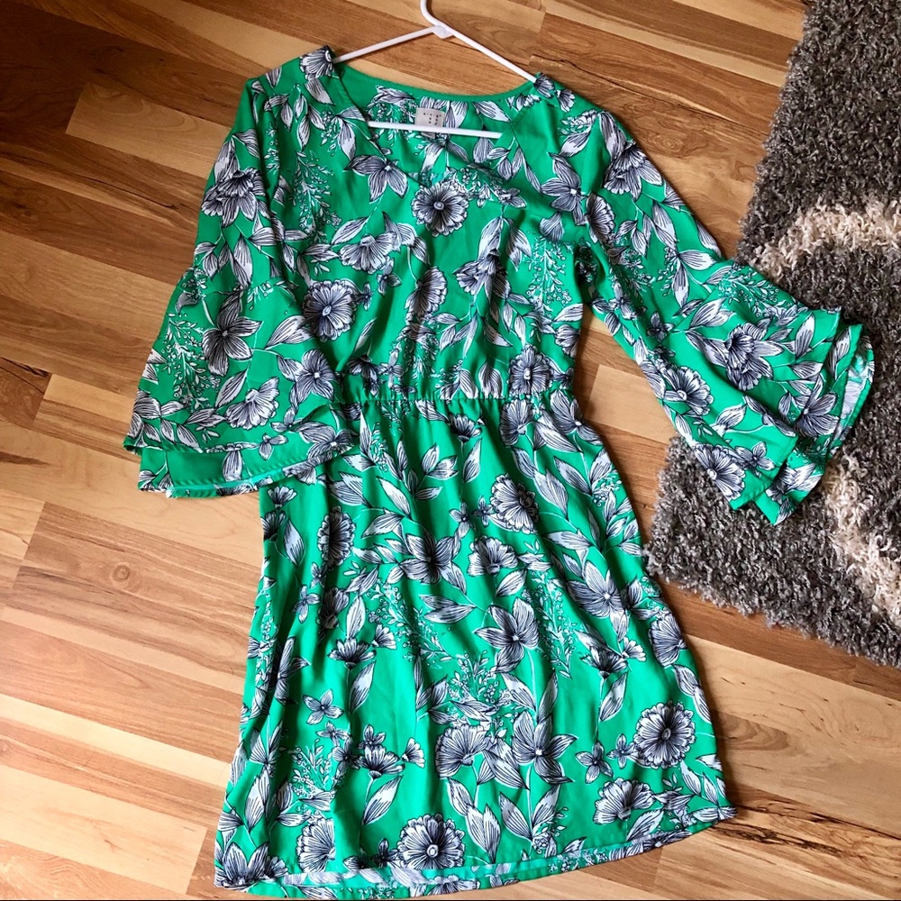 Green Floral Dress - a•n•d e a w y - Size Small